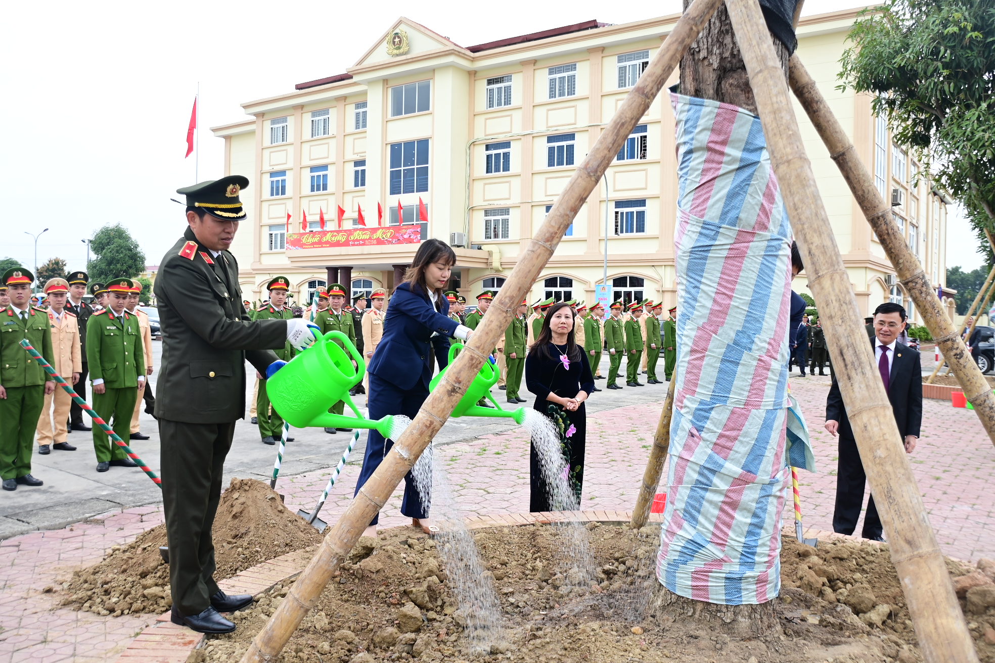 Công an thành phố phát động Tết trồng cây đời đời nhớ ơn Bác Hồ xuân Giáp Thìn – 2024